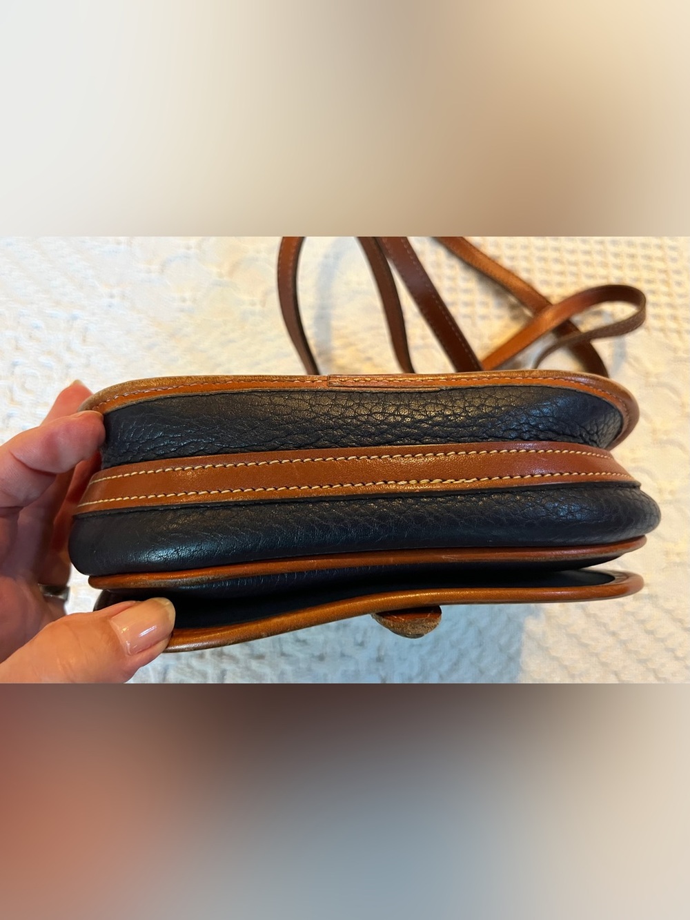 Vintage Dooney & Bourke Leather Crossbody Bag in Dark Navy and British Tan - Picture 3 of 7